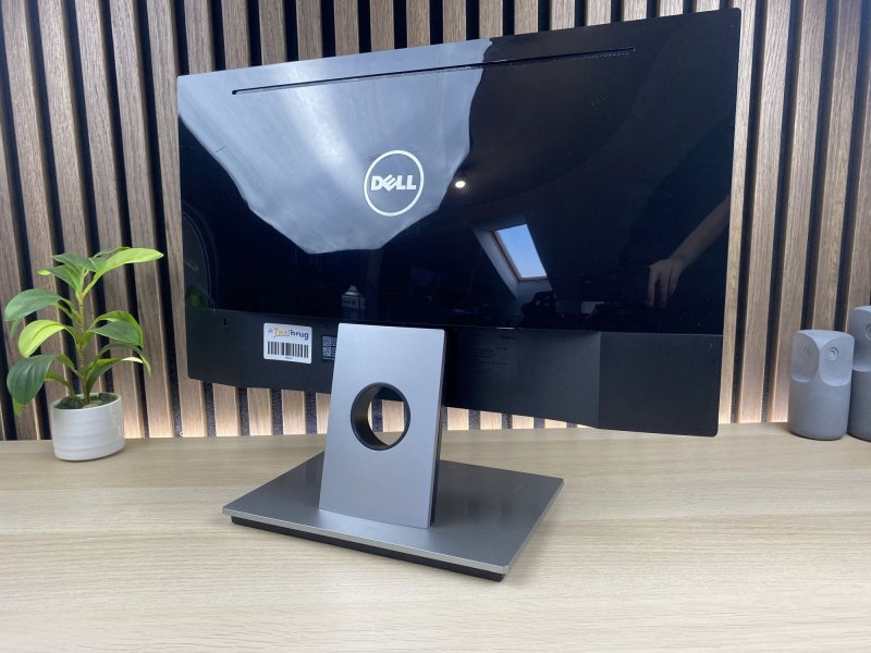 Tani monitor Dell SE2216H 1920x1080 22" VA 60Hz 6m klasa B - poświata