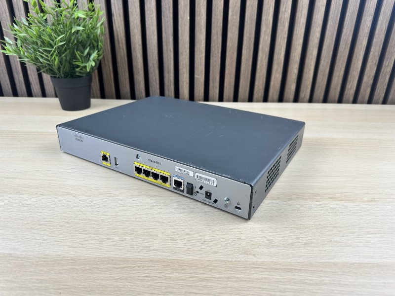 Router CISCO C881