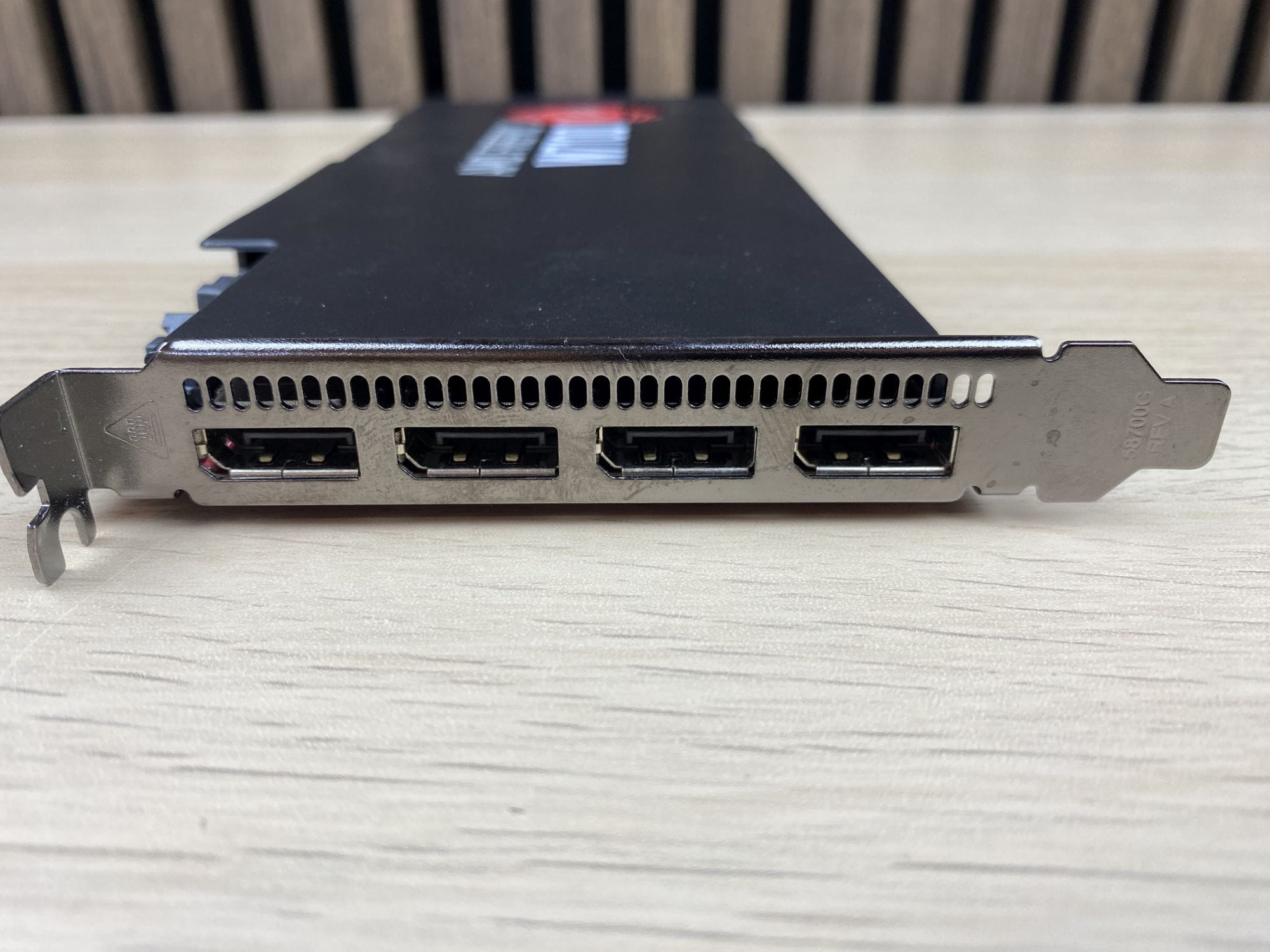 Revue de AMD FirePro W7100: specs du GPU, références de