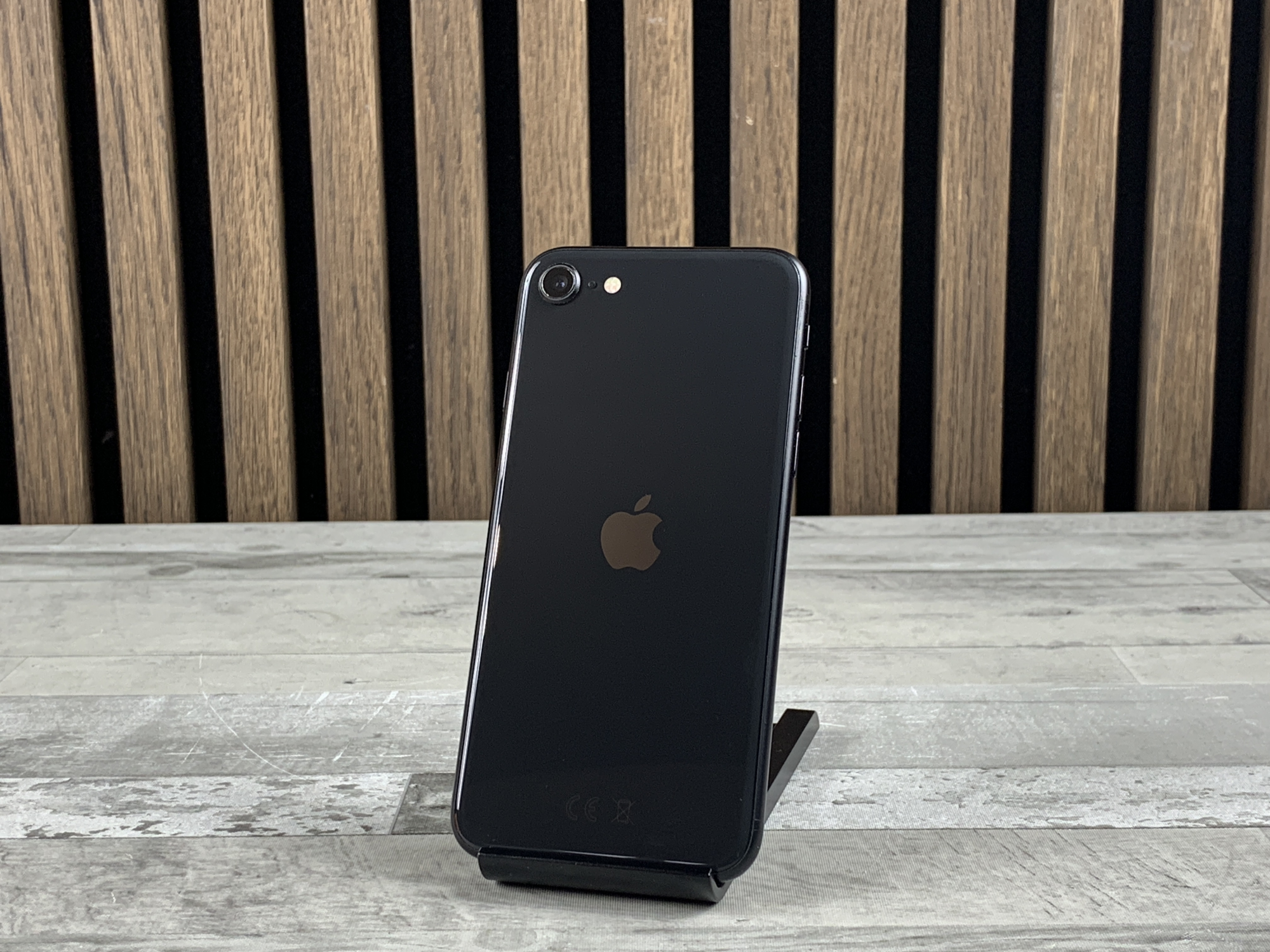 iPhone SE 第2世代 (SE2) ブラック 128 GB docomo iPhone docomo 